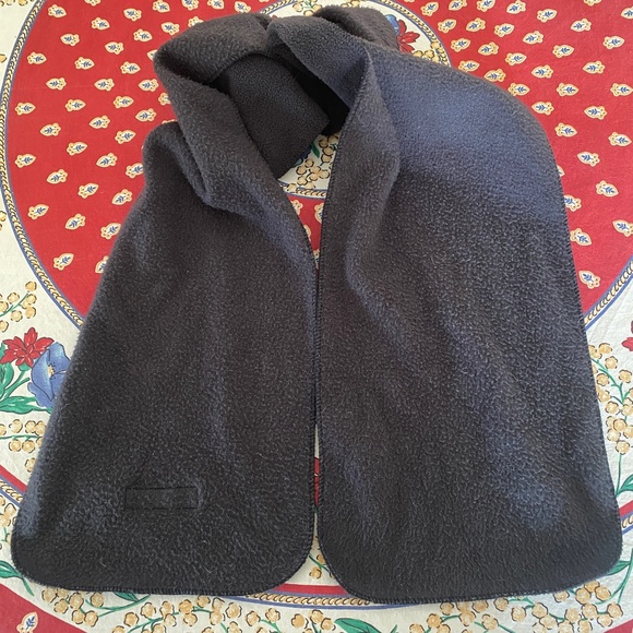 Columbia Sportswear Company I Unisex Charcoal Fleece Scarf - Picture 9 of 14